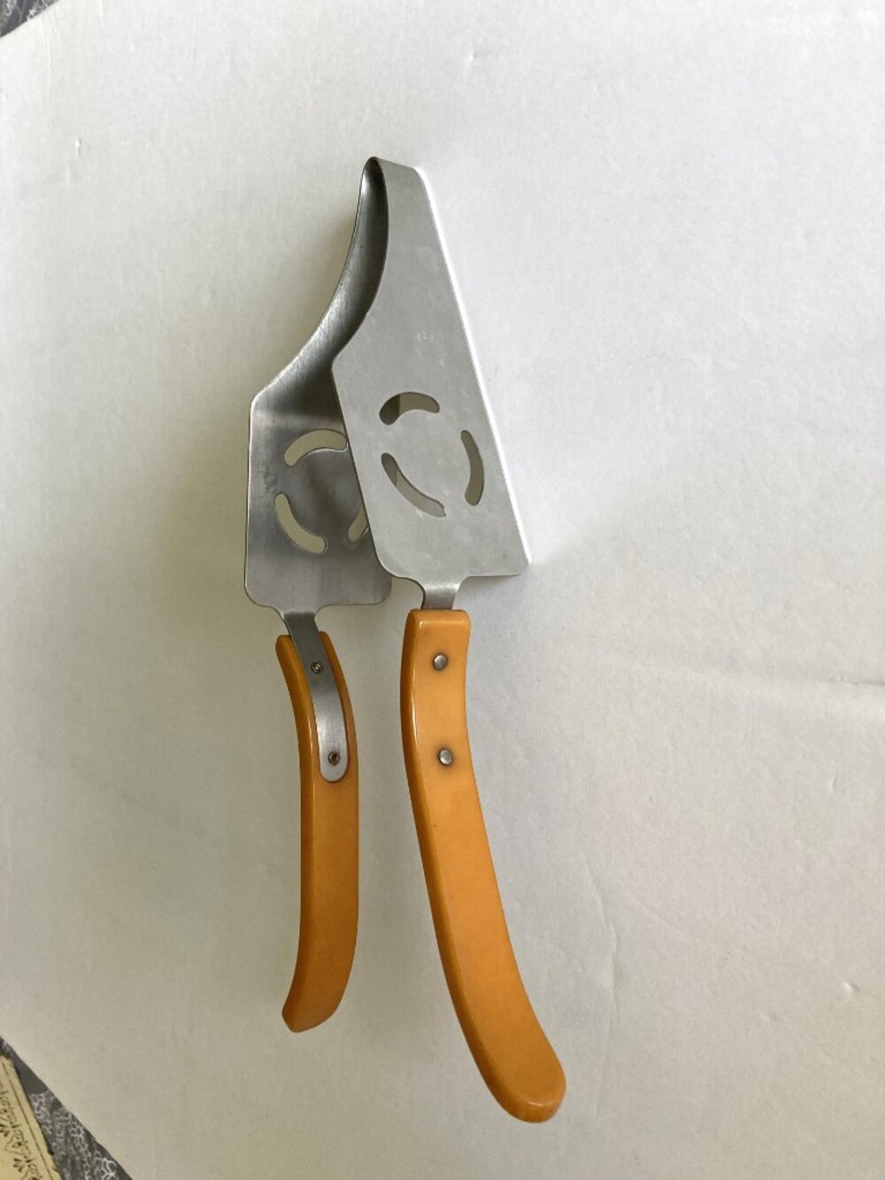 Rare Bakelite Double Handle Cake Cutter/Server Vintage
